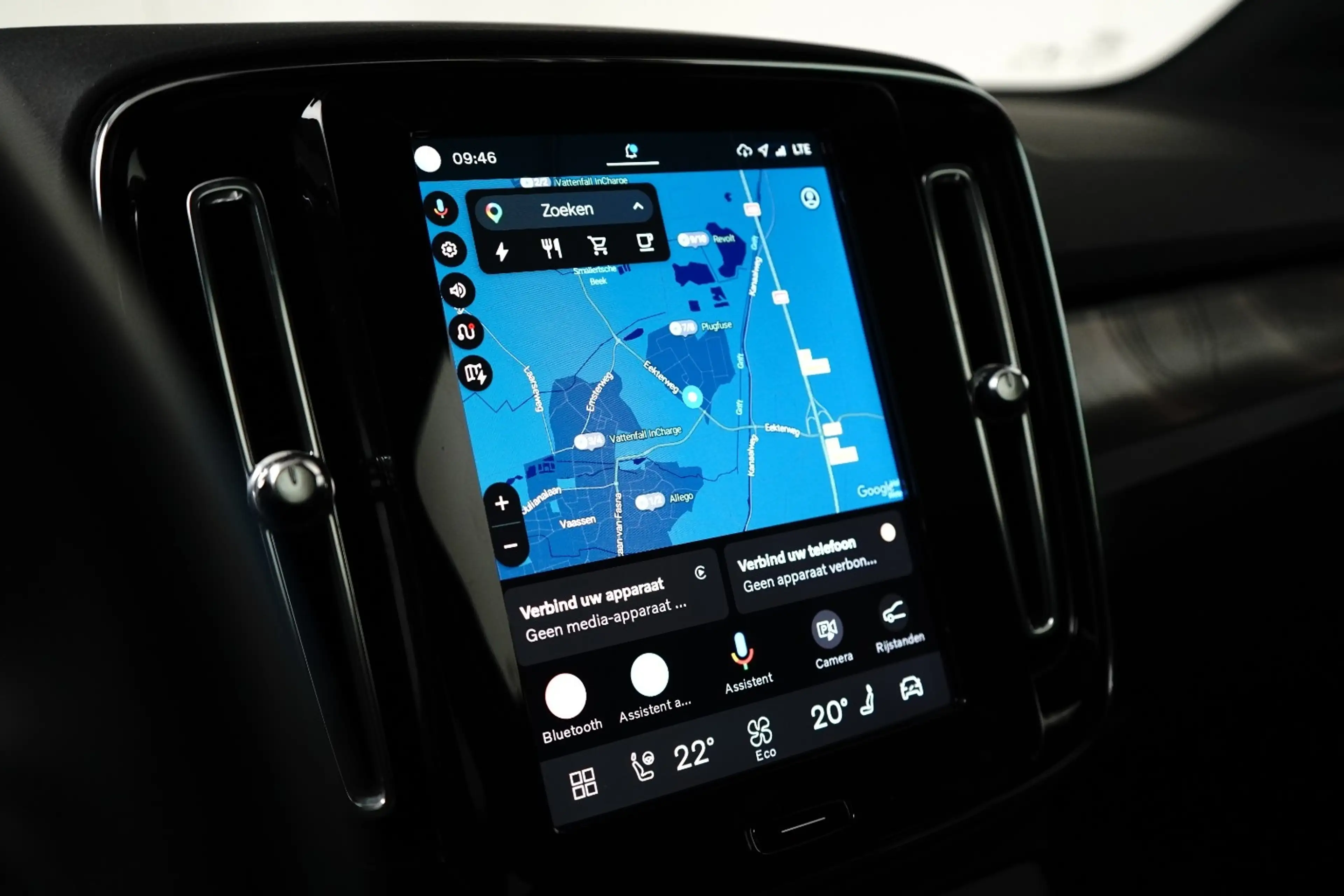 Volvo C40 Ultimate Recharge Pure Electric 2WD | Harman Kardo — photo 13