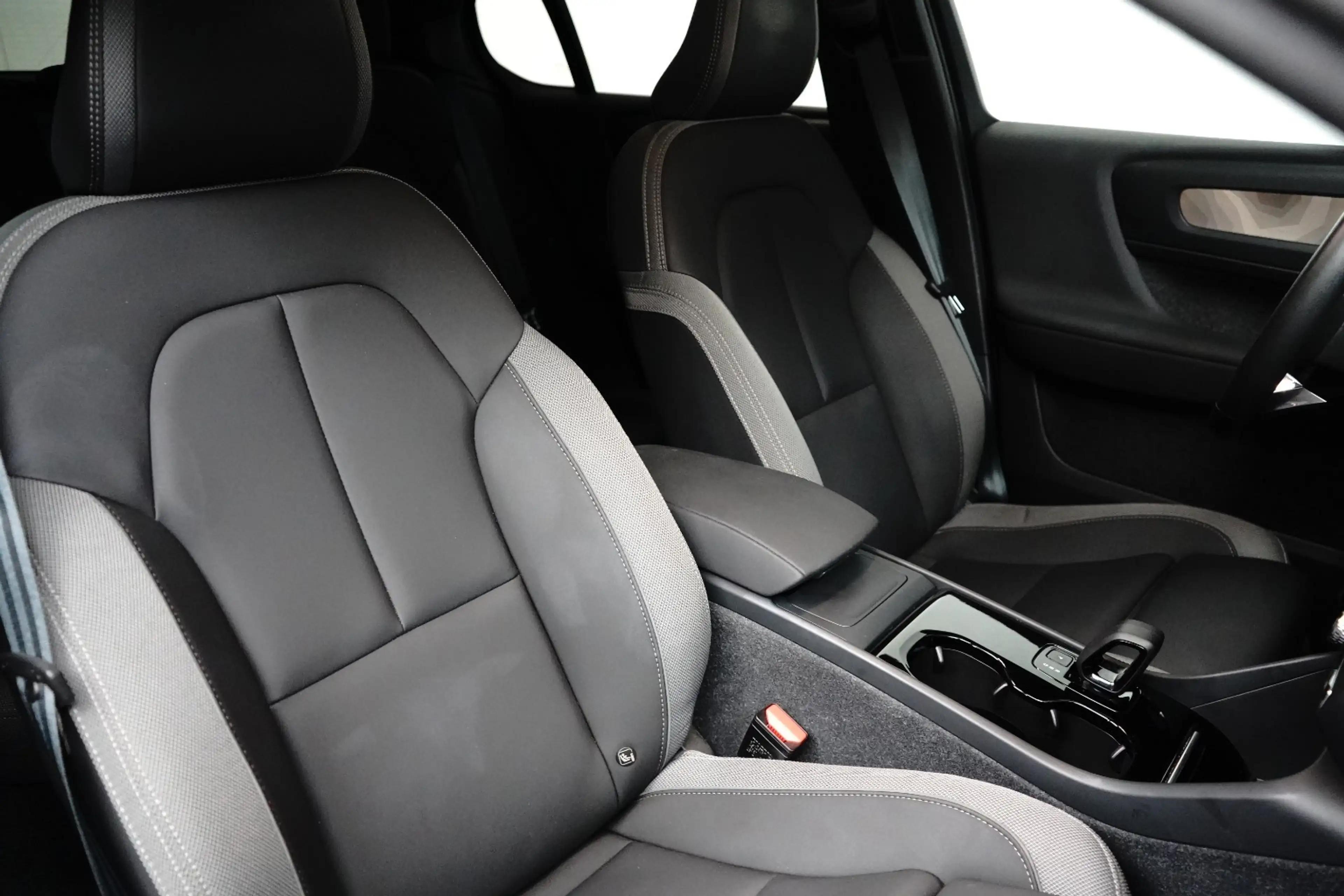 Volvo C40 Ultimate Recharge Pure Electric 2WD | Harman Kardo — photo 17