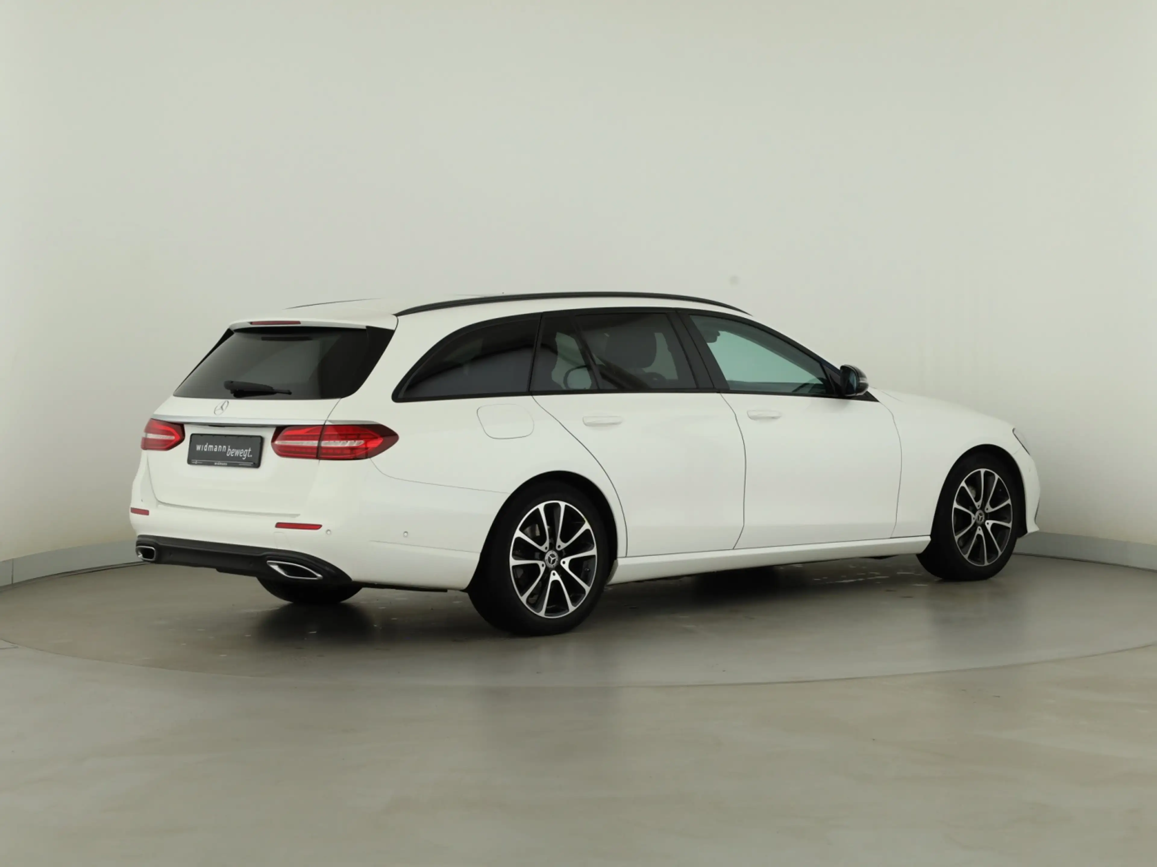 Mercedes-Benz E 220 d T Avantgarde*AHK*Panorama*HUD*LED*Distr. — photo 6