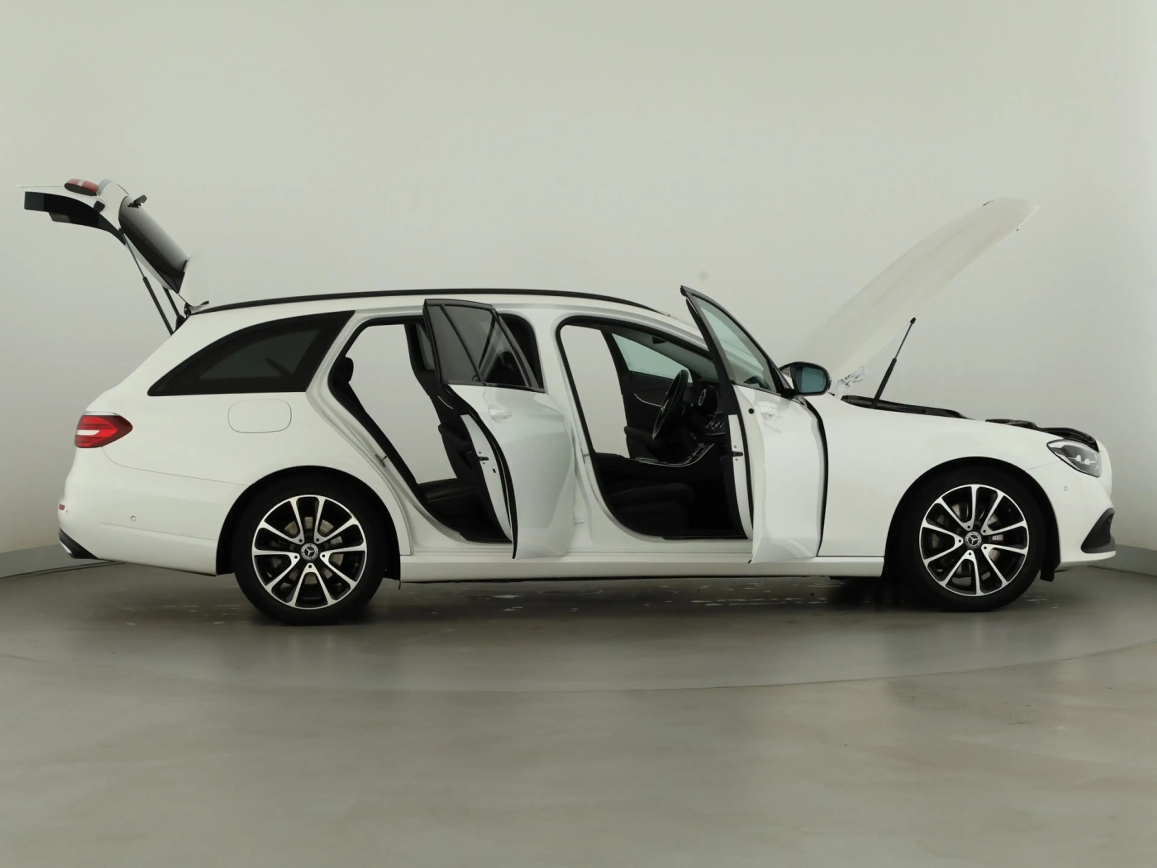 Mercedes-Benz E 220 d T Avantgarde*AHK*Panorama*HUD*LED*Distr. — photo 8