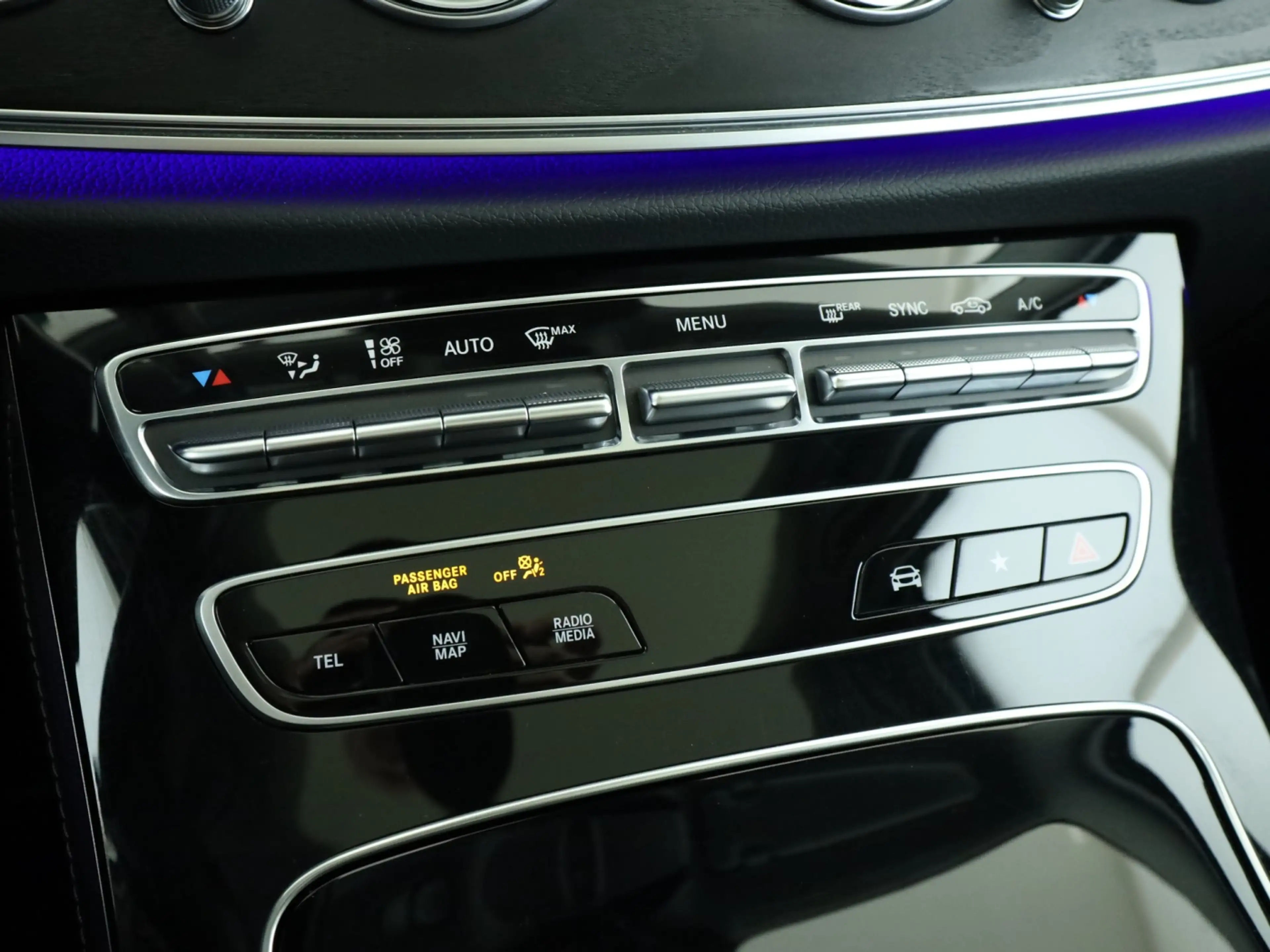 Mercedes-Benz E 220 d T Avantgarde*AHK*Panorama*HUD*LED*Distr. — photo 14