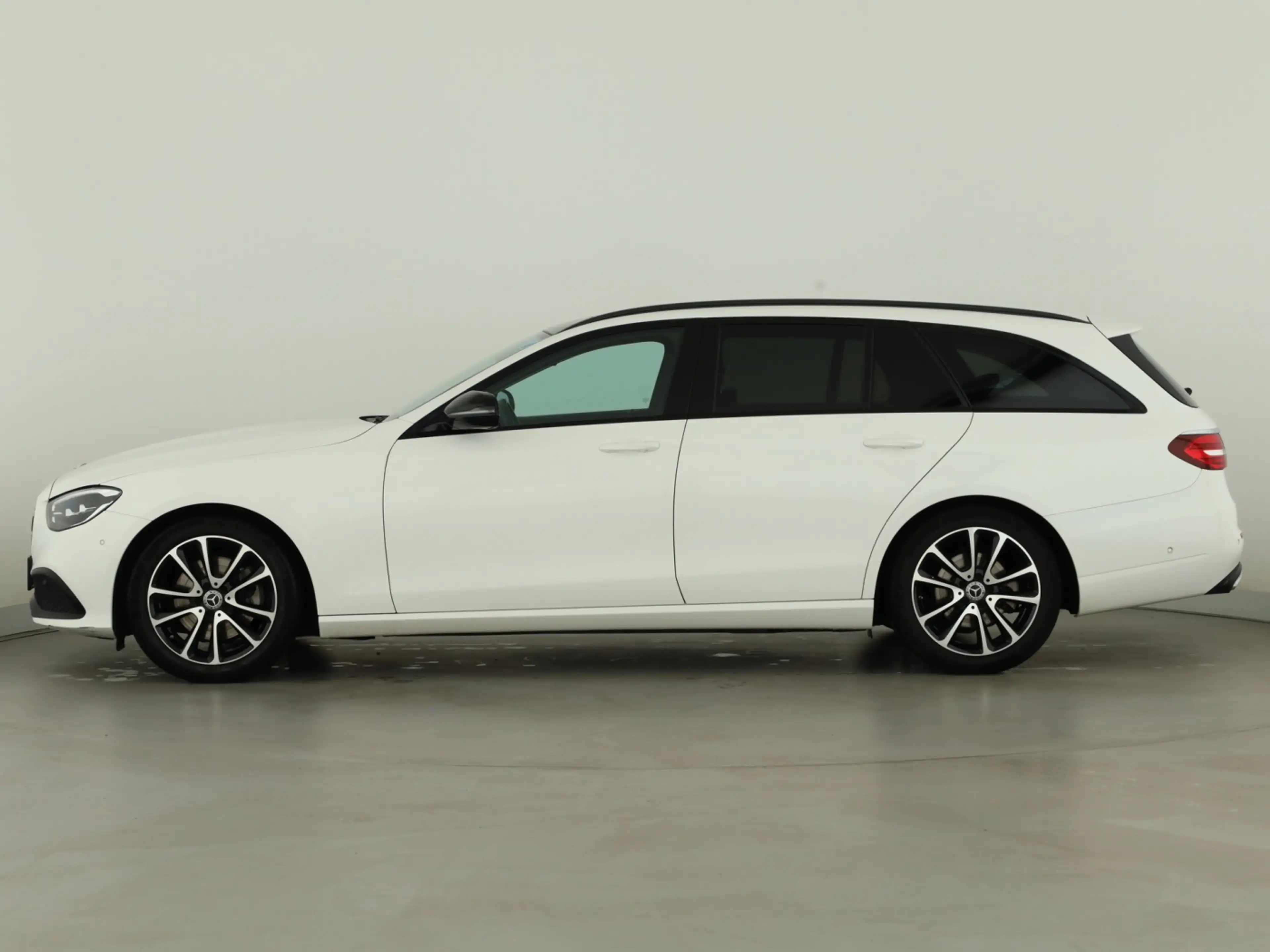 Mercedes-Benz E 220 d T Avantgarde*AHK*Panorama*HUD*LED*Distr. — photo 7