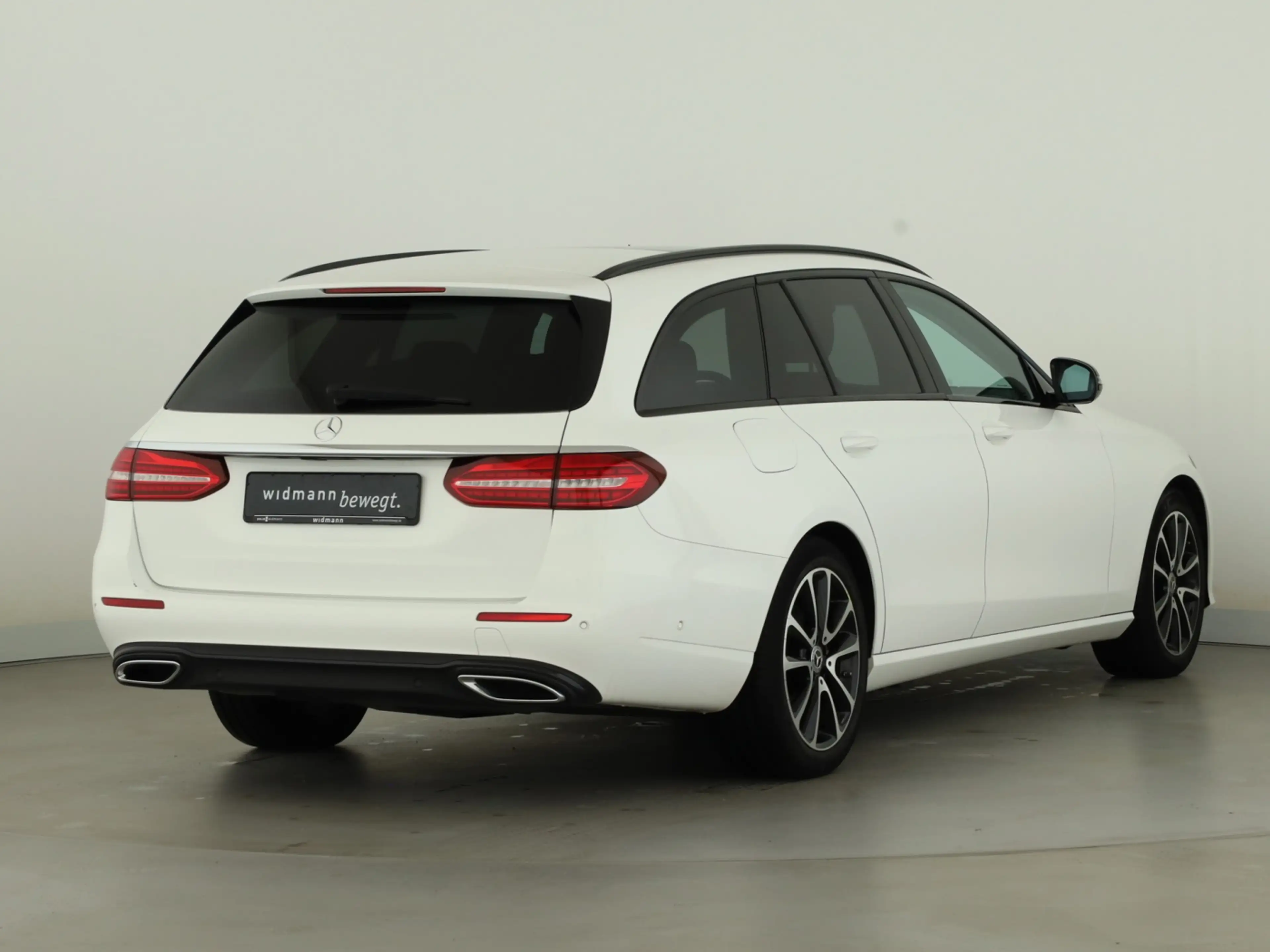 Mercedes-Benz E 220 d T Avantgarde*AHK*Panorama*HUD*LED*Distr. — photo 2