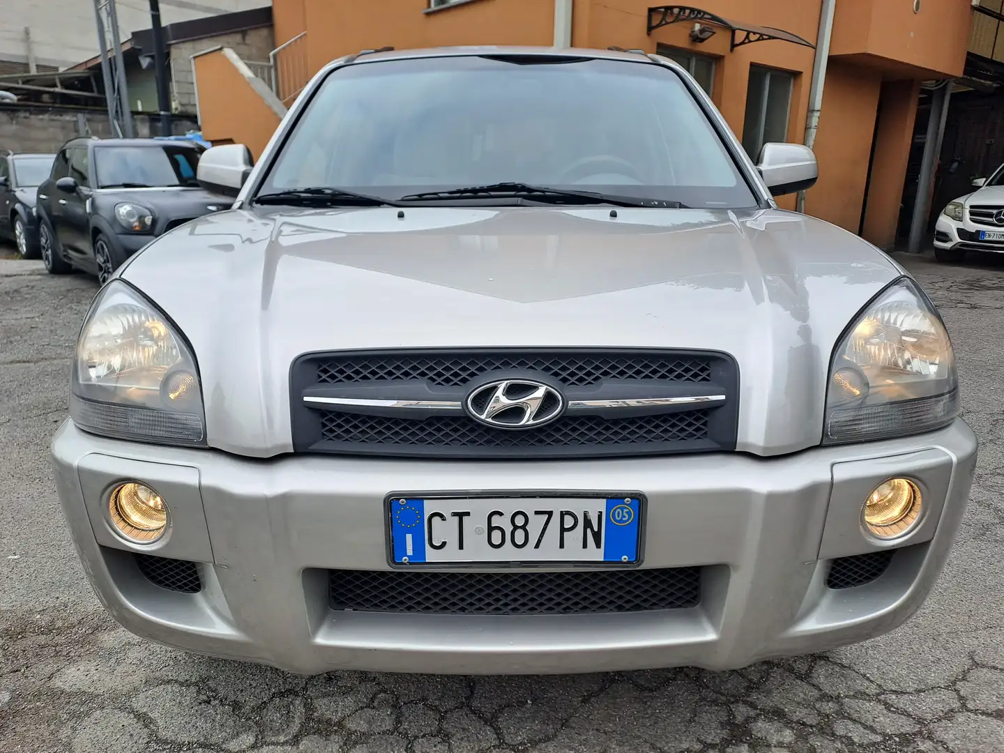 Hyundai TUCSON 2.0 BENZINA 4X4 ** DA VETRINA ** Gris - 2