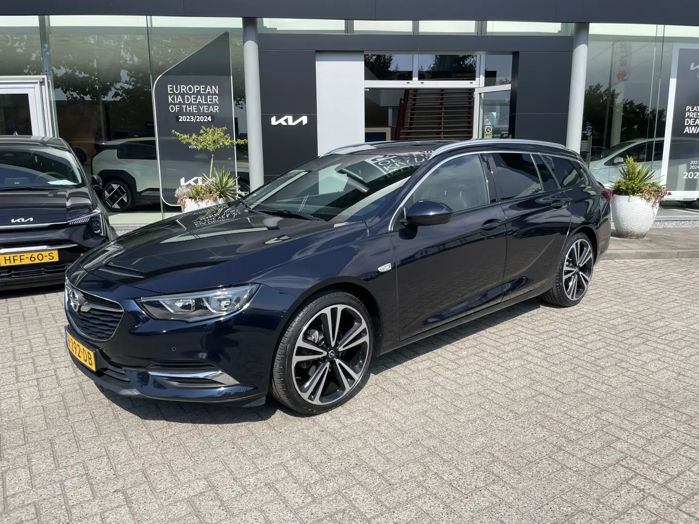 Opel Insignia Sports Tourer 1.5 Turbo Business Executive PanoDak Blauw - 1