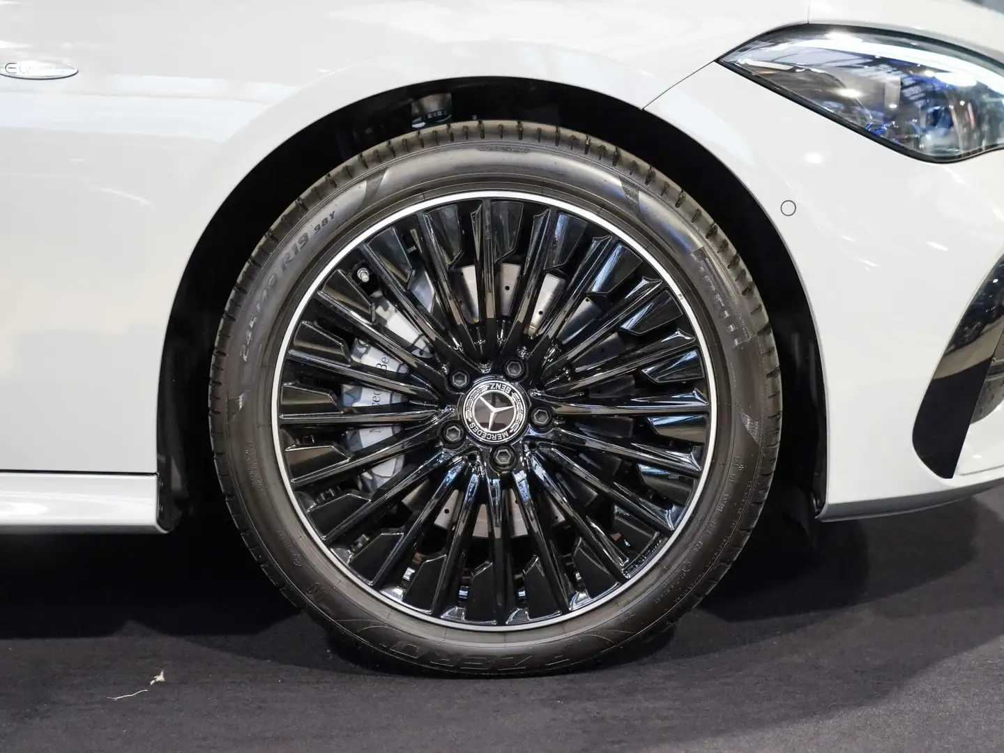 Mercedes-Benz CLE 300 CLE 300 e AMG Line Night Fahrassi Sitzklima 360° Grau - 2