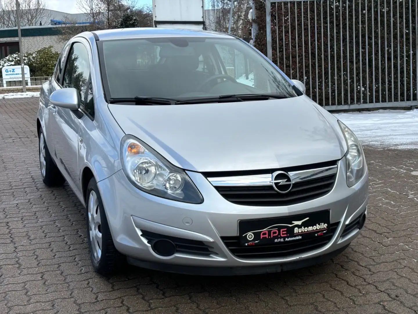 Opel Corsa D Edition "111 Jahre" 1 Hand TÜV NEU Silber - 1