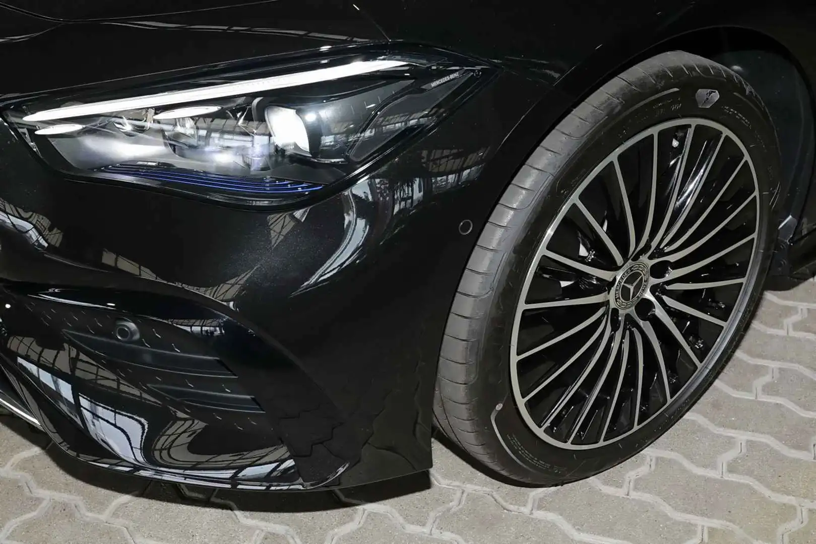 Mercedes-Benz CLE 220 Coupe d AMG Line Premium Plus auto MBUX TETTO LED Nero - 2