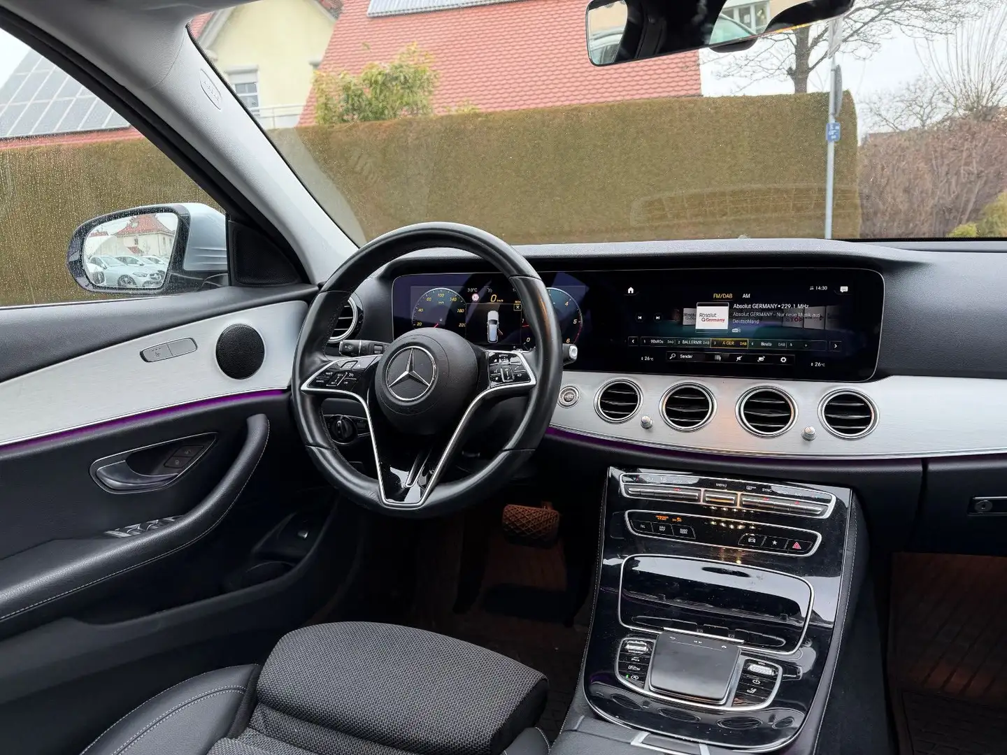 Mercedes-Benz E 220 d T AVA*MBUX Premium*Park+Kamera*LED*MY23 Silber - 2