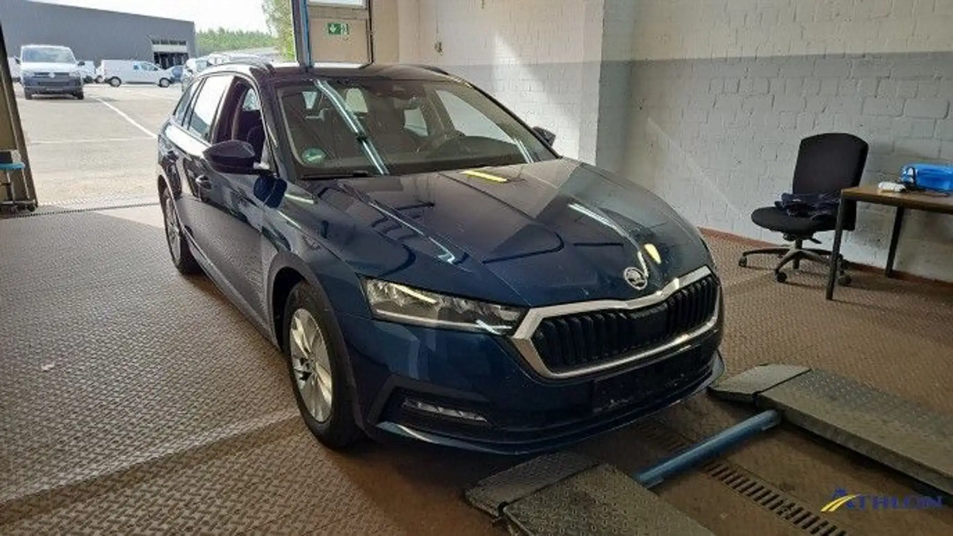 Skoda Octavia Combi Ambition Navi LED PDC Tempo AHK Blau - 2