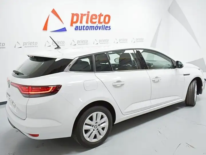 Renault Mégane 2023, foto 31