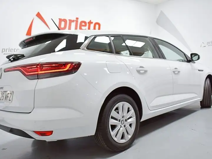 Renault Mégane 2023, foto 46