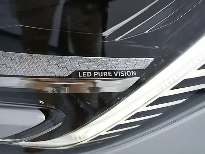 Renault Mégane 2023, foto 43