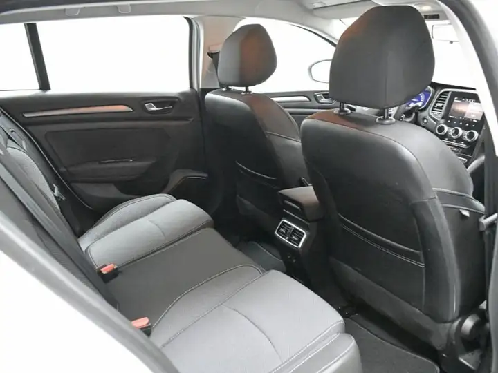 Renault Mégane 2023, foto 35