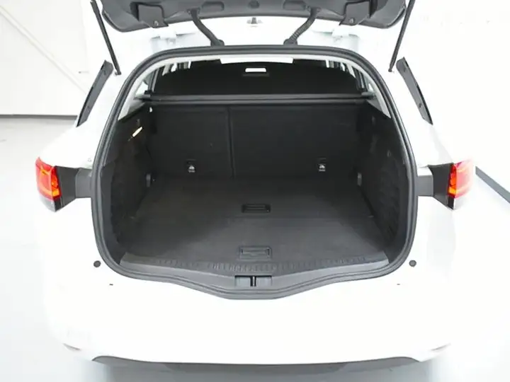 Renault Mégane 2023, foto 28
