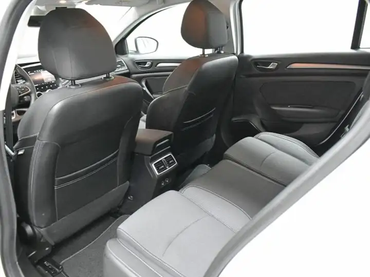 Renault Mégane 2023, foto 26