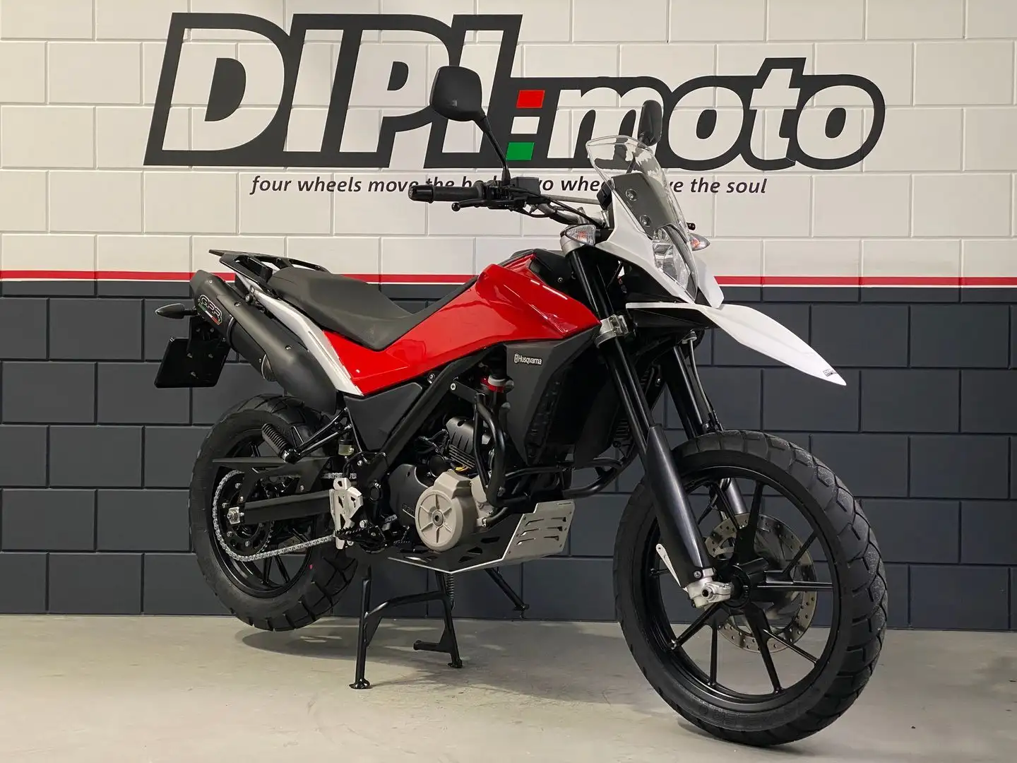 Husqvarna TR 650 STRADA ABS Wit - 1