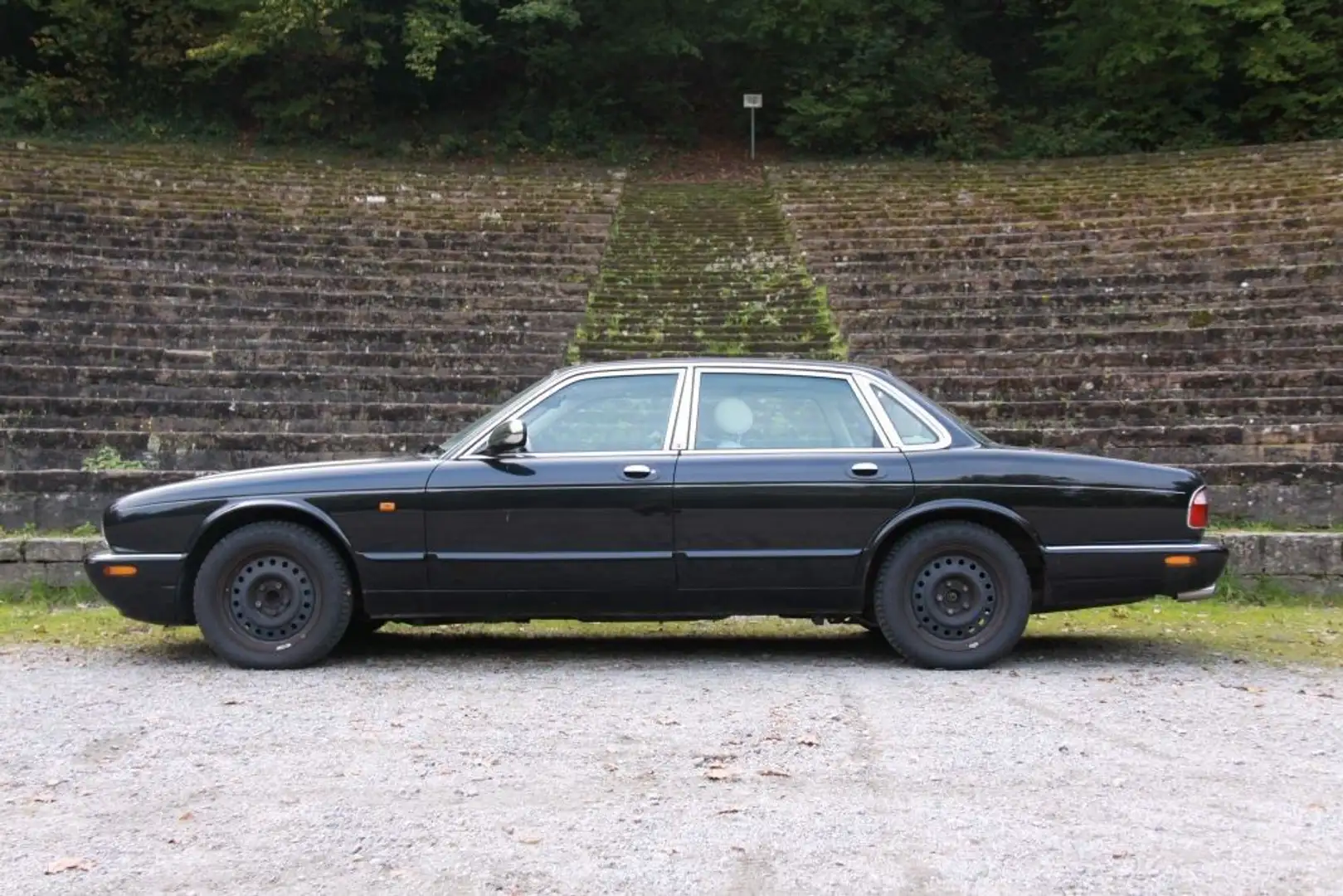 Jaguar XJ 4.0 Sovereign Schwarz - 2