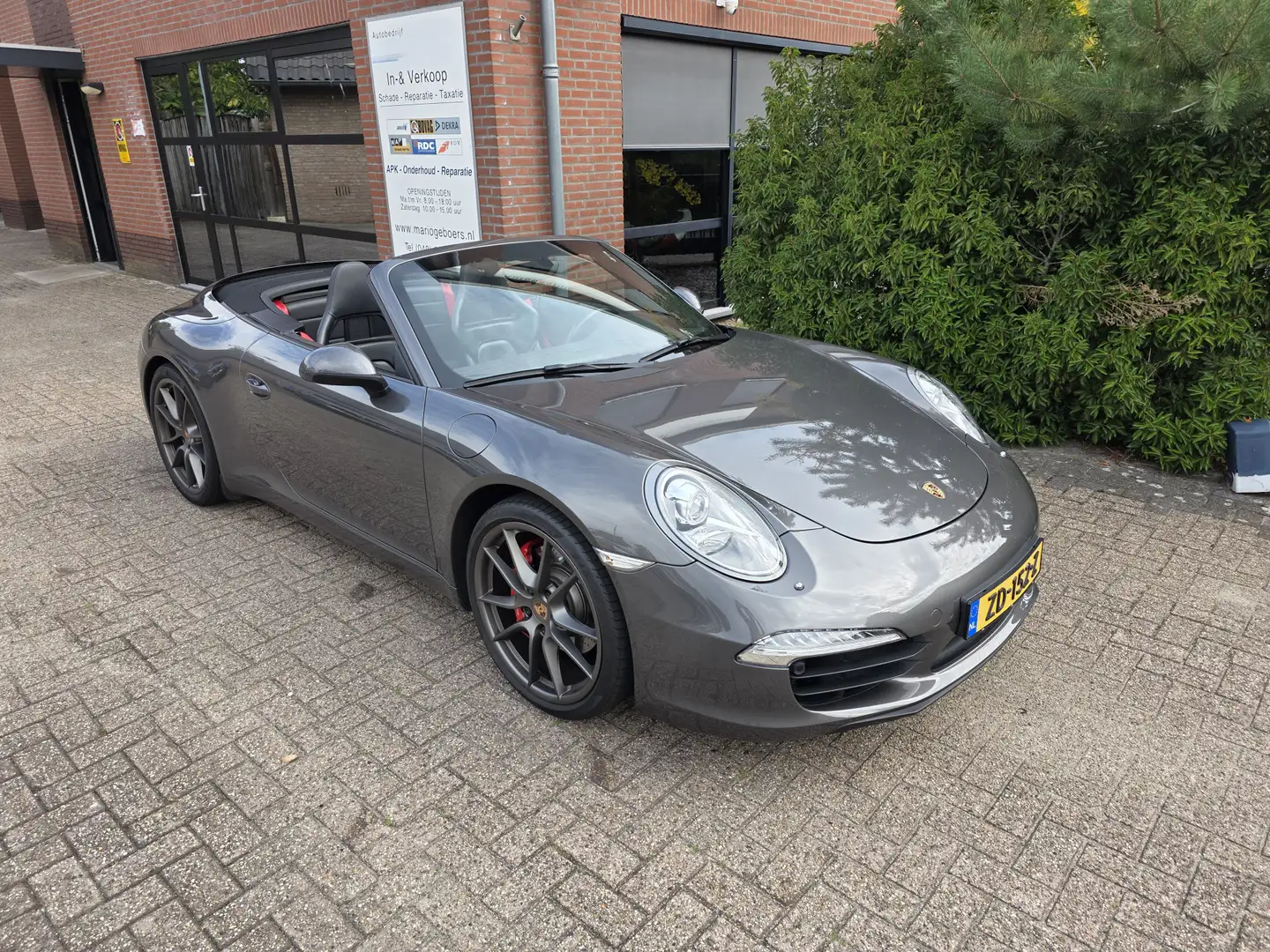 Porsche 991 Cabrio 3.8 Carrera S | Kuipstoelen | Bose | 400pk Grijs - 2
