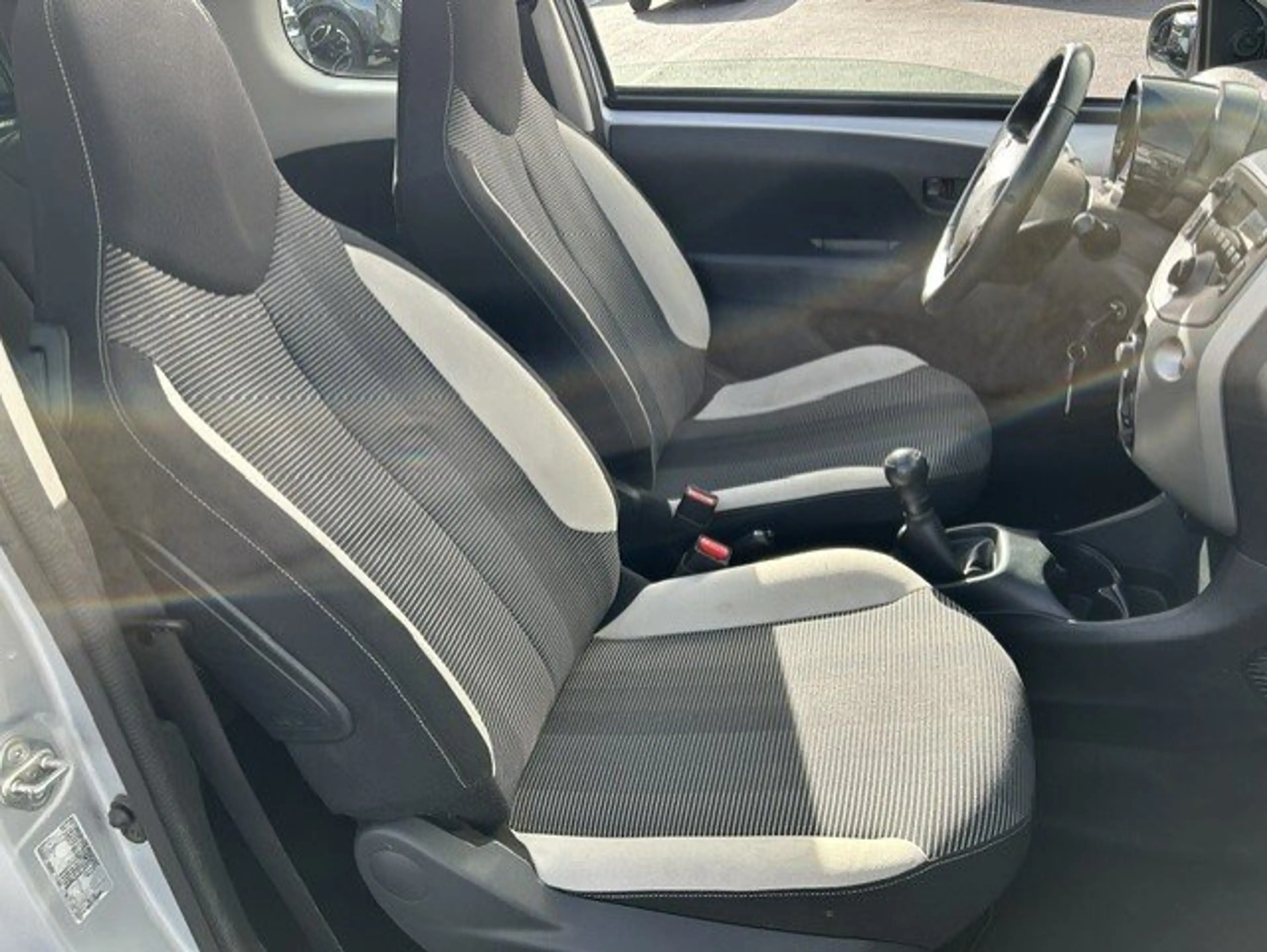Peugeot 108 1.0 VTI Top Allure — photo 11