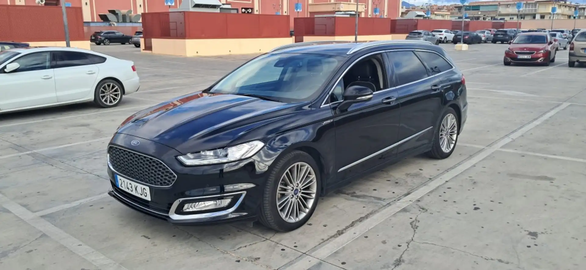 Ford Mondeo Vignale SB 2.0 EcoBoost Aut. Negro - 1