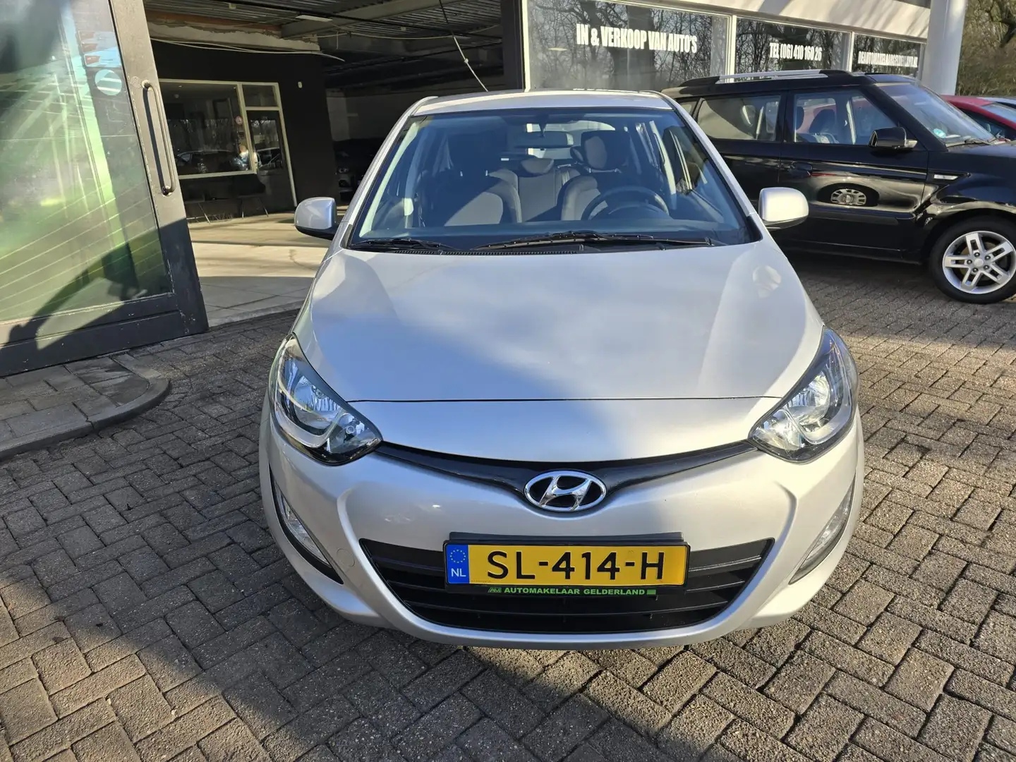 Hyundai i20 1.2i i-Drive | 2E EIGENAAR | 12 MND GARANTIE | AIR Grijs - 2