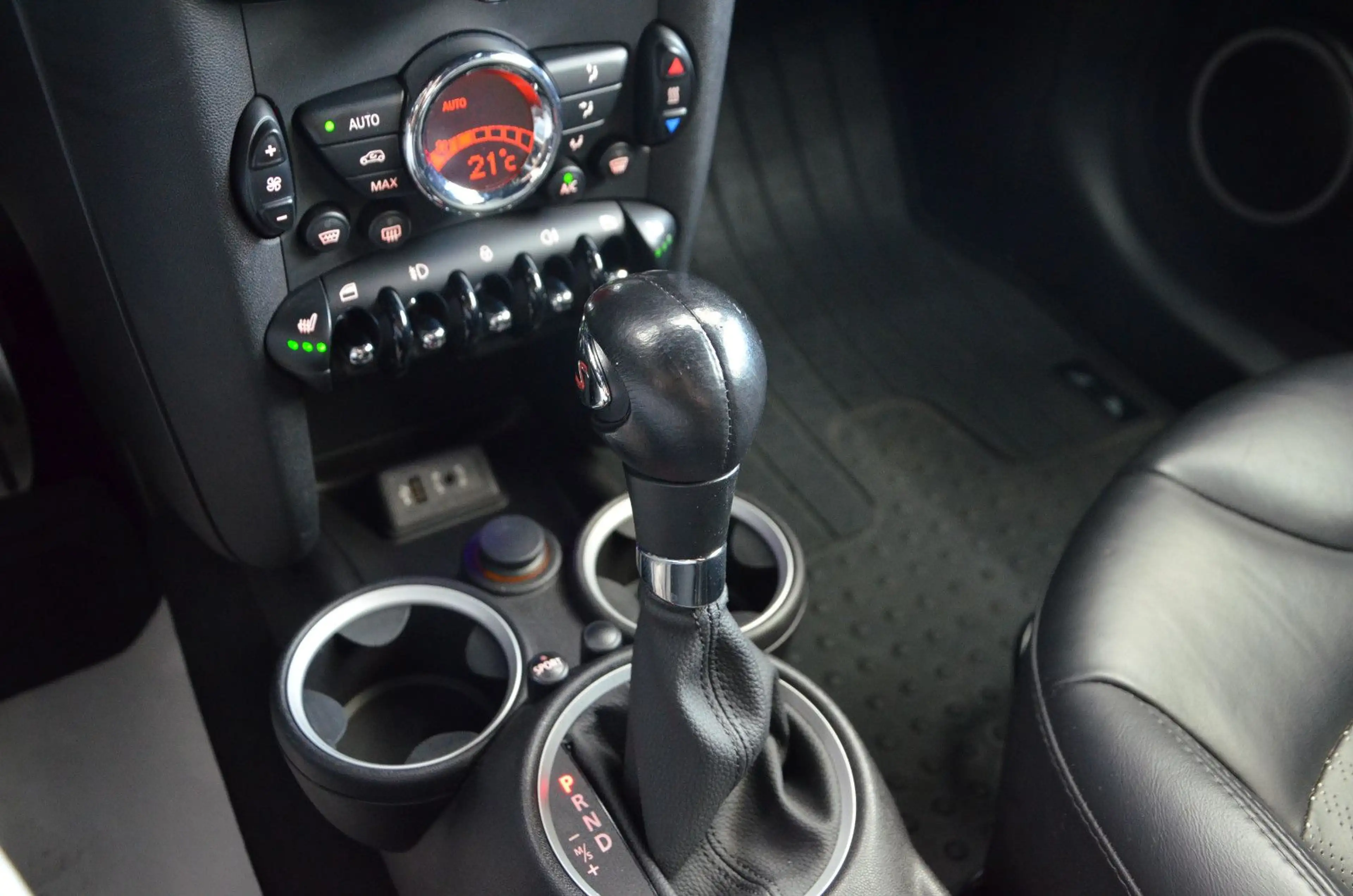 MINI Cooper S *AUTOMATIK*LEDER*NAVI*SITZHZG*TÜV 03-27 — photo 13