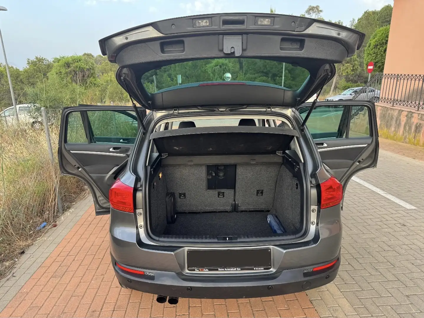 Volkswagen Tiguan 2.0TDI BMT Business 4M DSG 140 - 2