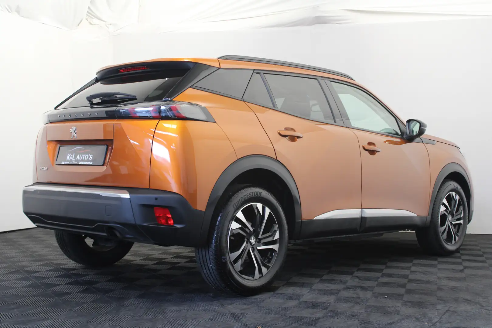 Peugeot 2008 1.2 PureTech Allure Arancione - 2