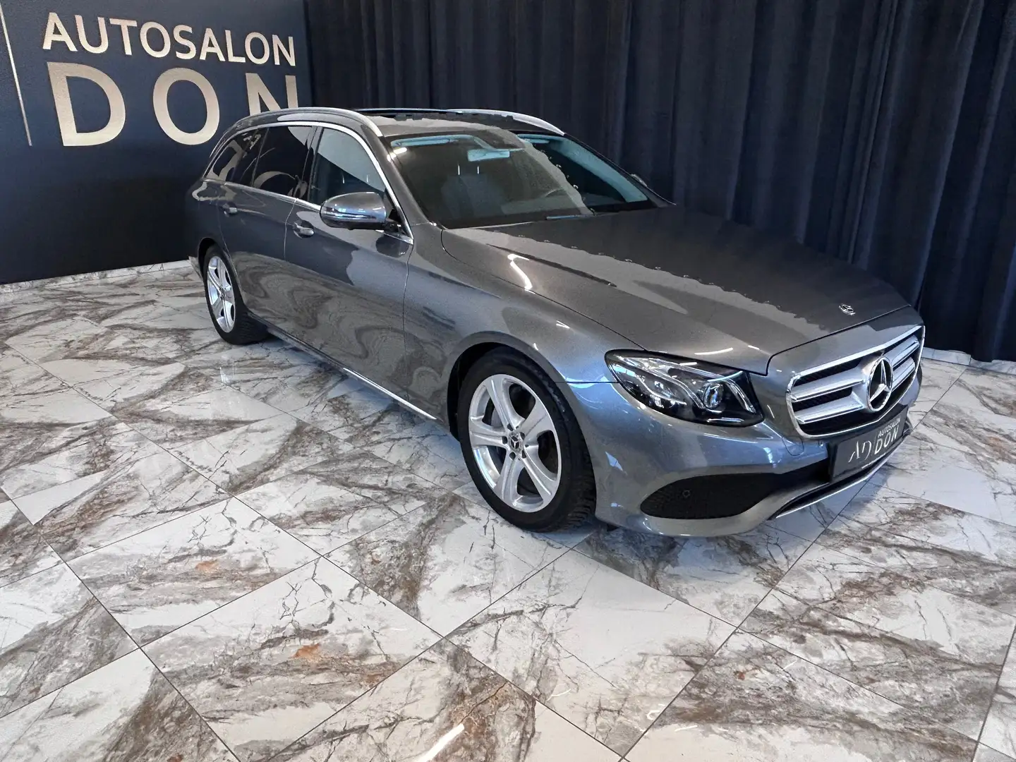 Mercedes-Benz E 350 d / V6/3,0l Gris - 1