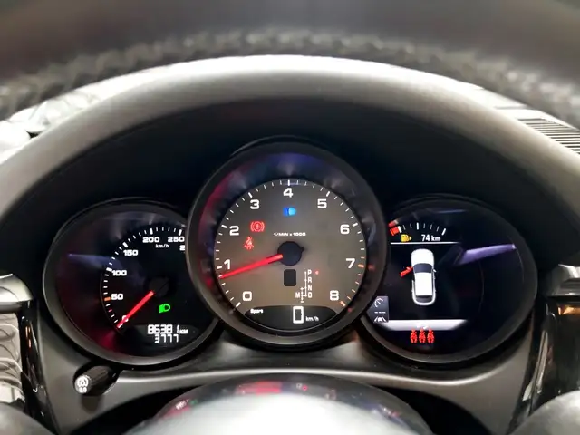 Porsche Macan view 7
