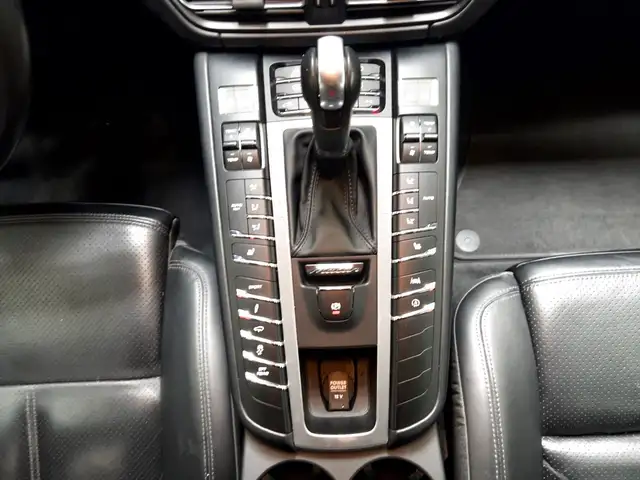 Porsche Macan view 13