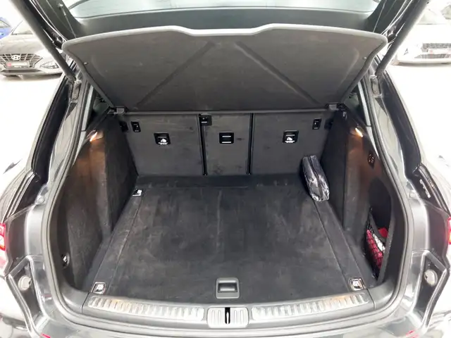Porsche Macan view 6