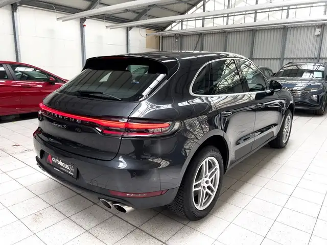 Porsche Macan view 5