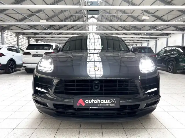 Porsche Macan view 2
