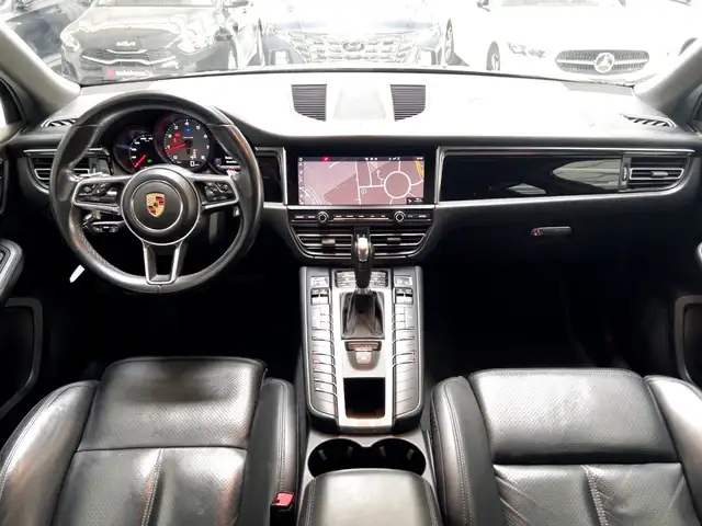 Porsche Macan view 9