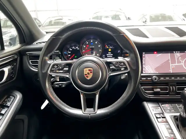 Porsche Macan view 10
