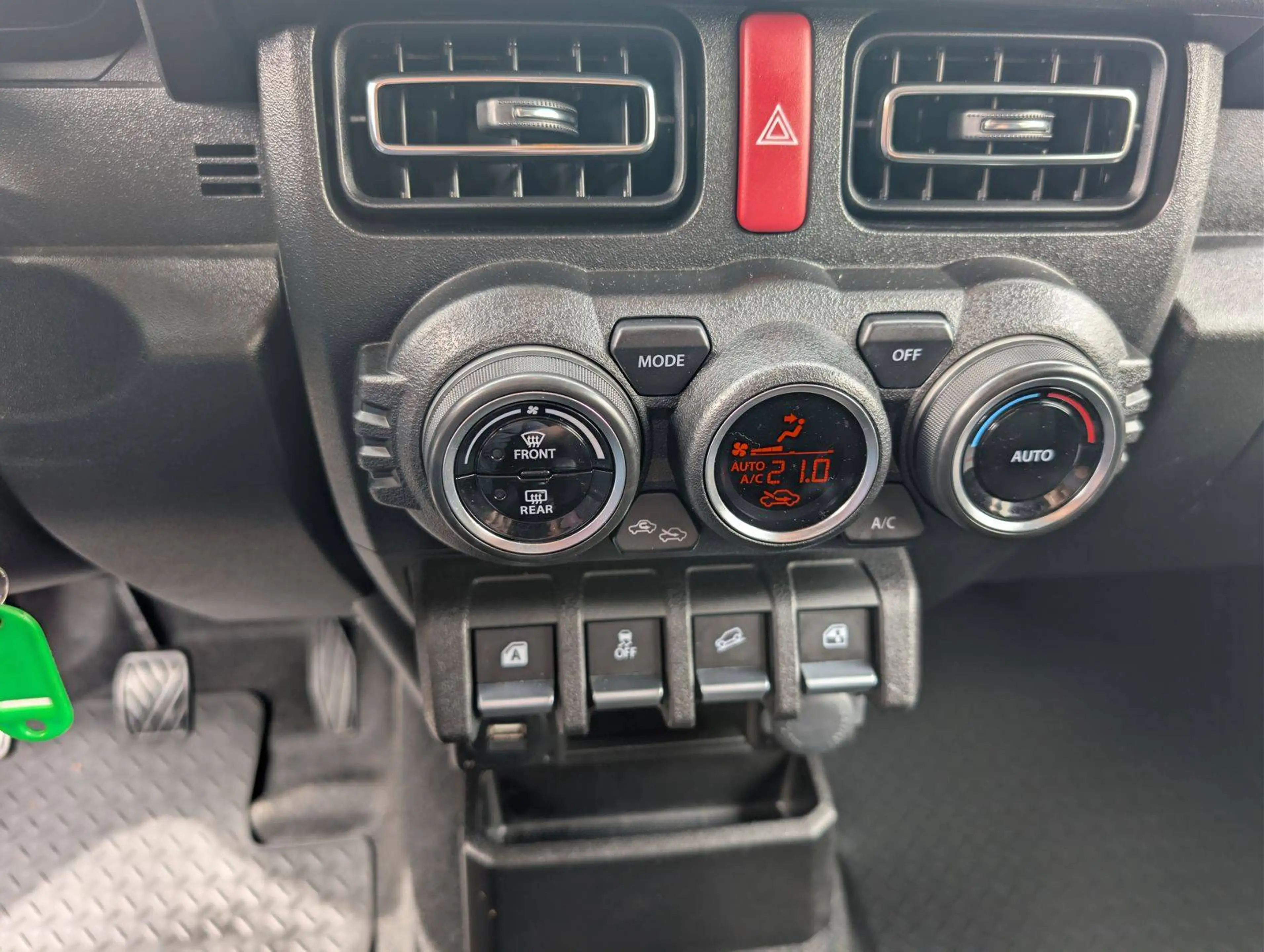 Suzuki Jimny Comfort+ AllGrip Navi+Cam/Klimaaut./Alu — photo 15