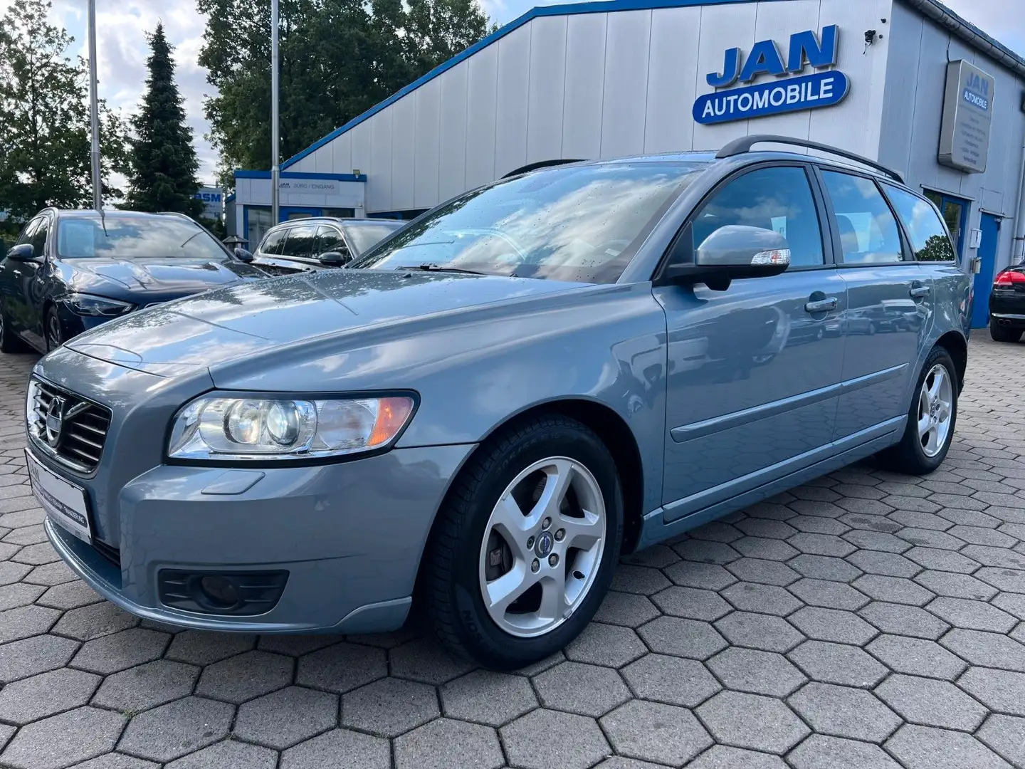 Volvo V50 Kombi D3 Momentum Automatik 1.Hand S-Heft Blau - 1