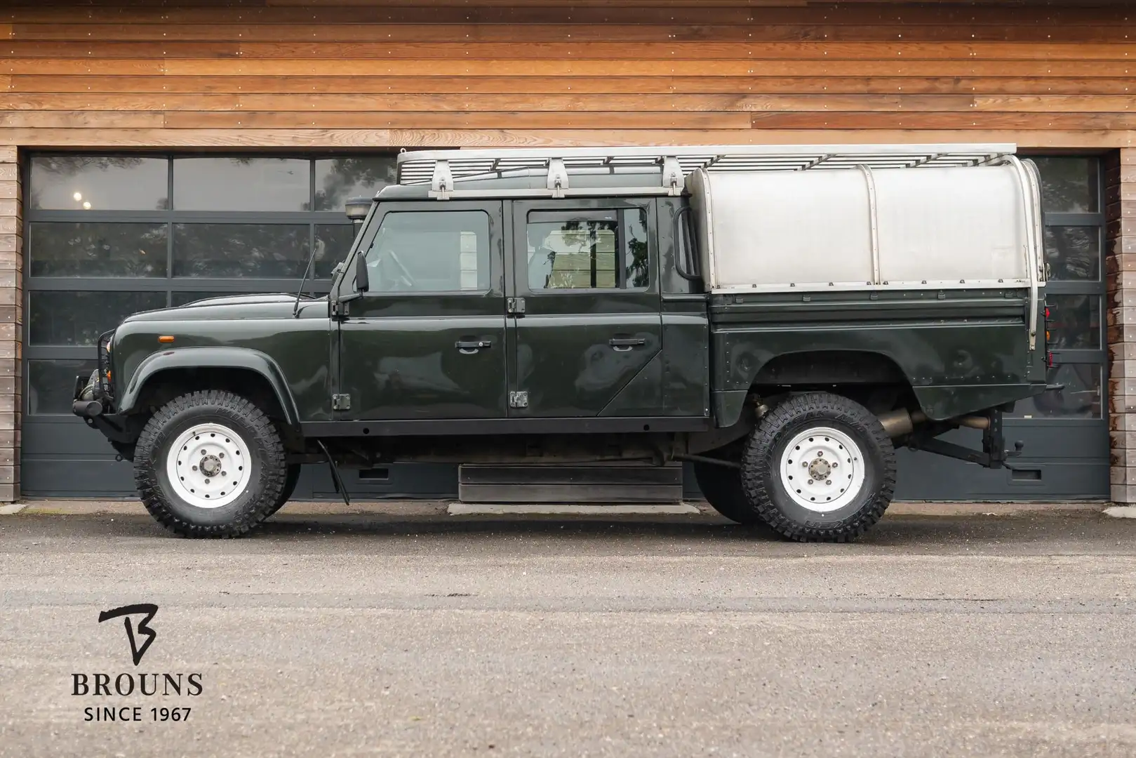 Land Rover Defender 2.5 TD5 130" Crew Cab 122pk *Nieuwe Motor | Airco Groen - 2