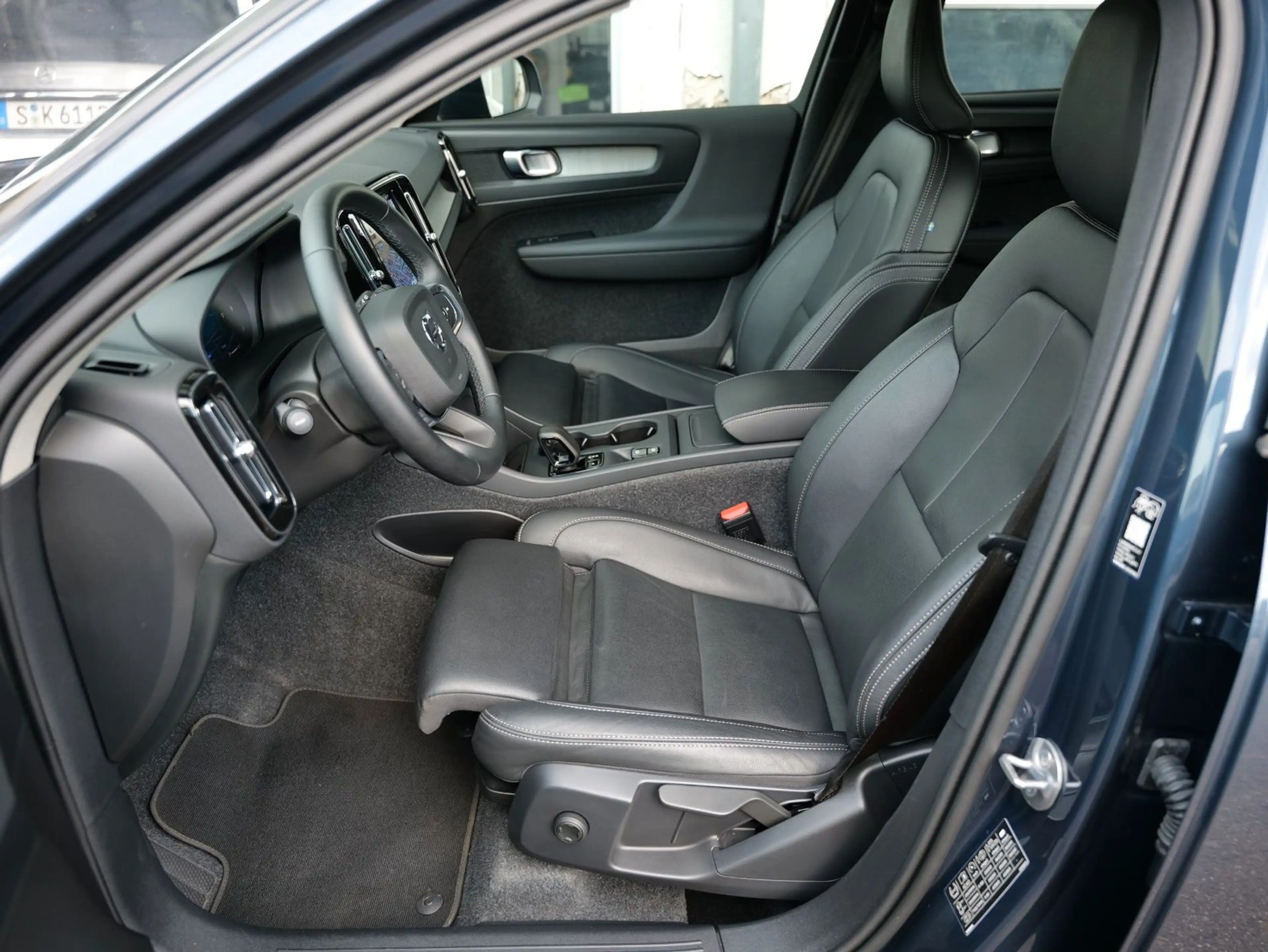 Volvo XC40 B3 Core 2WD LEDER+NAVI+CAM+LED+ACC+KEYLESS — photo 12