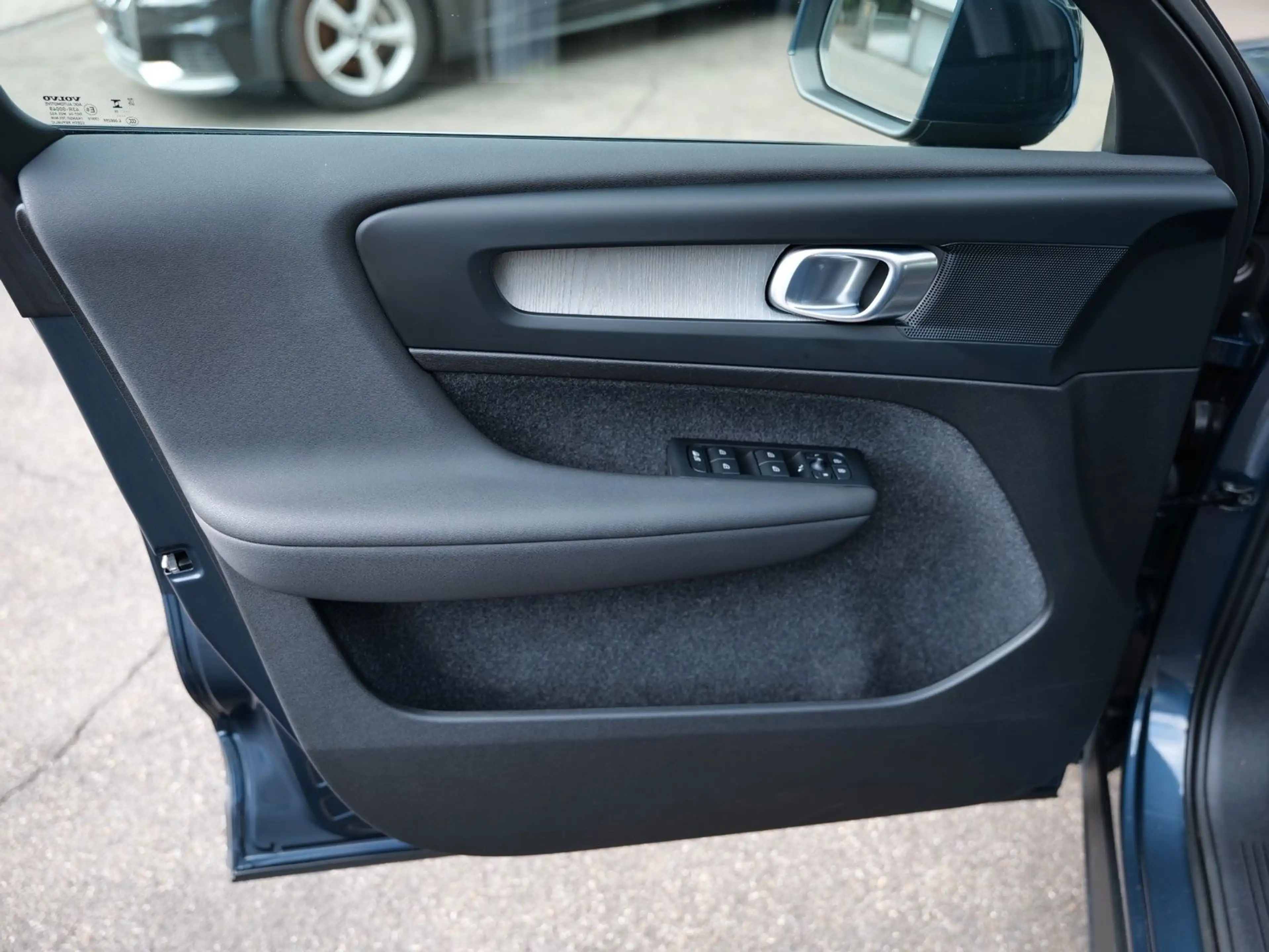Volvo XC40 B3 Core 2WD LEDER+NAVI+CAM+LED+ACC+KEYLESS — photo 10