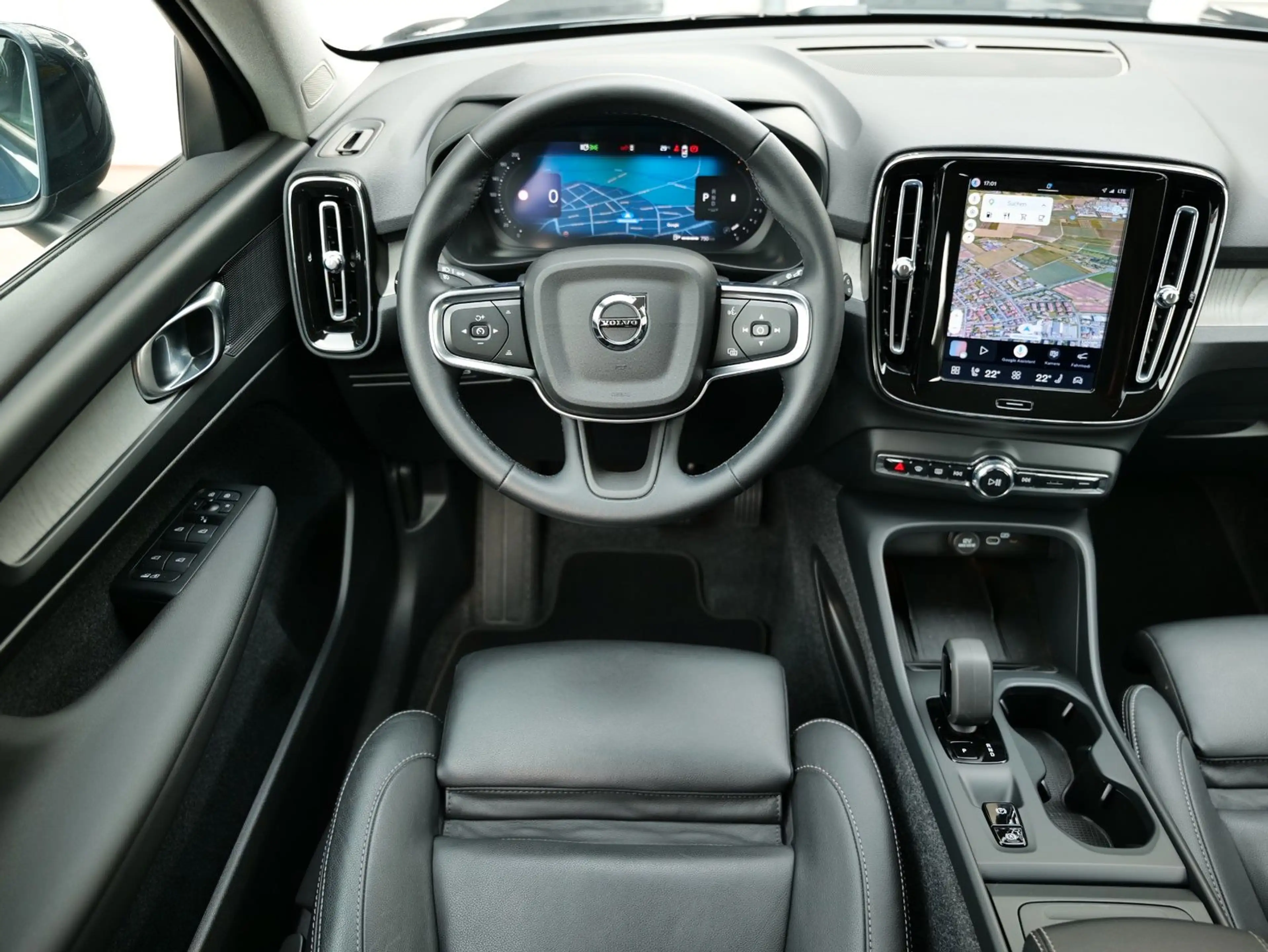 Volvo XC40 B3 Core 2WD LEDER+NAVI+CAM+LED+ACC+KEYLESS — photo 14