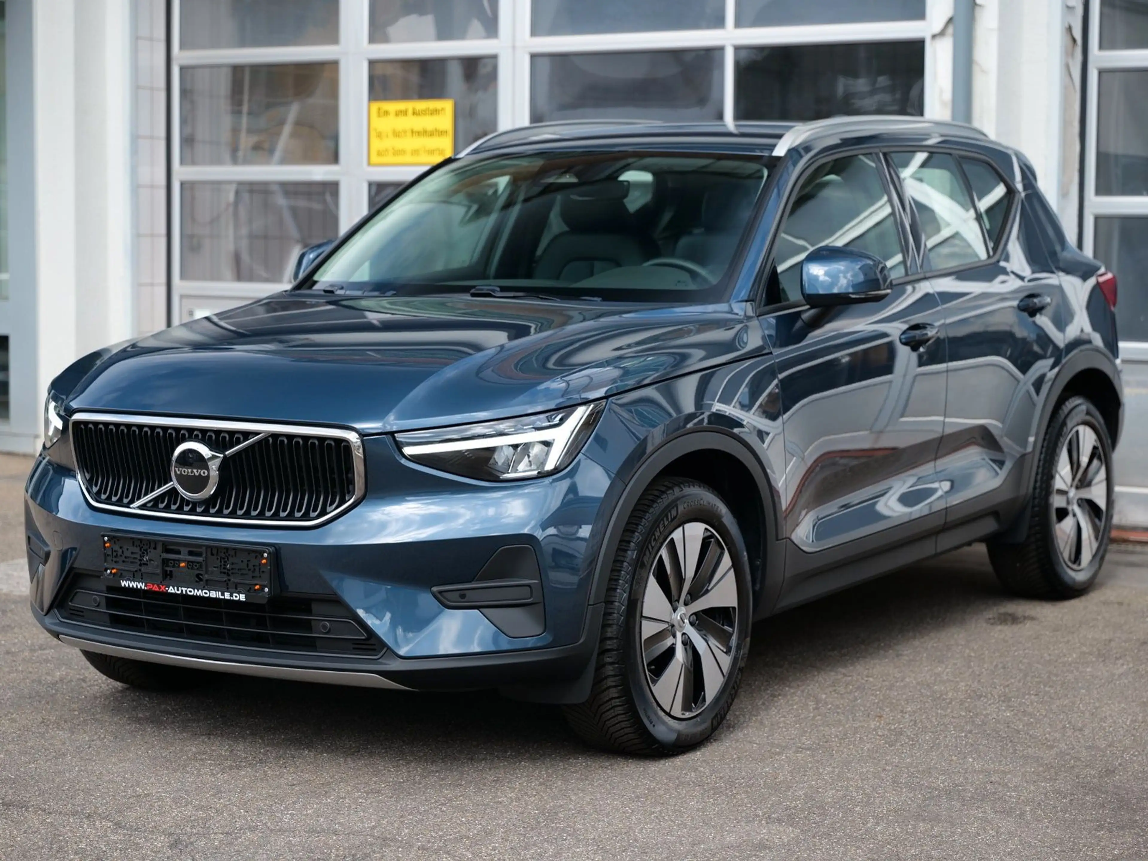 Volvo XC40 B3 Core 2WD LEDER+NAVI+CAM+LED+ACC+KEYLESS — photo 2
