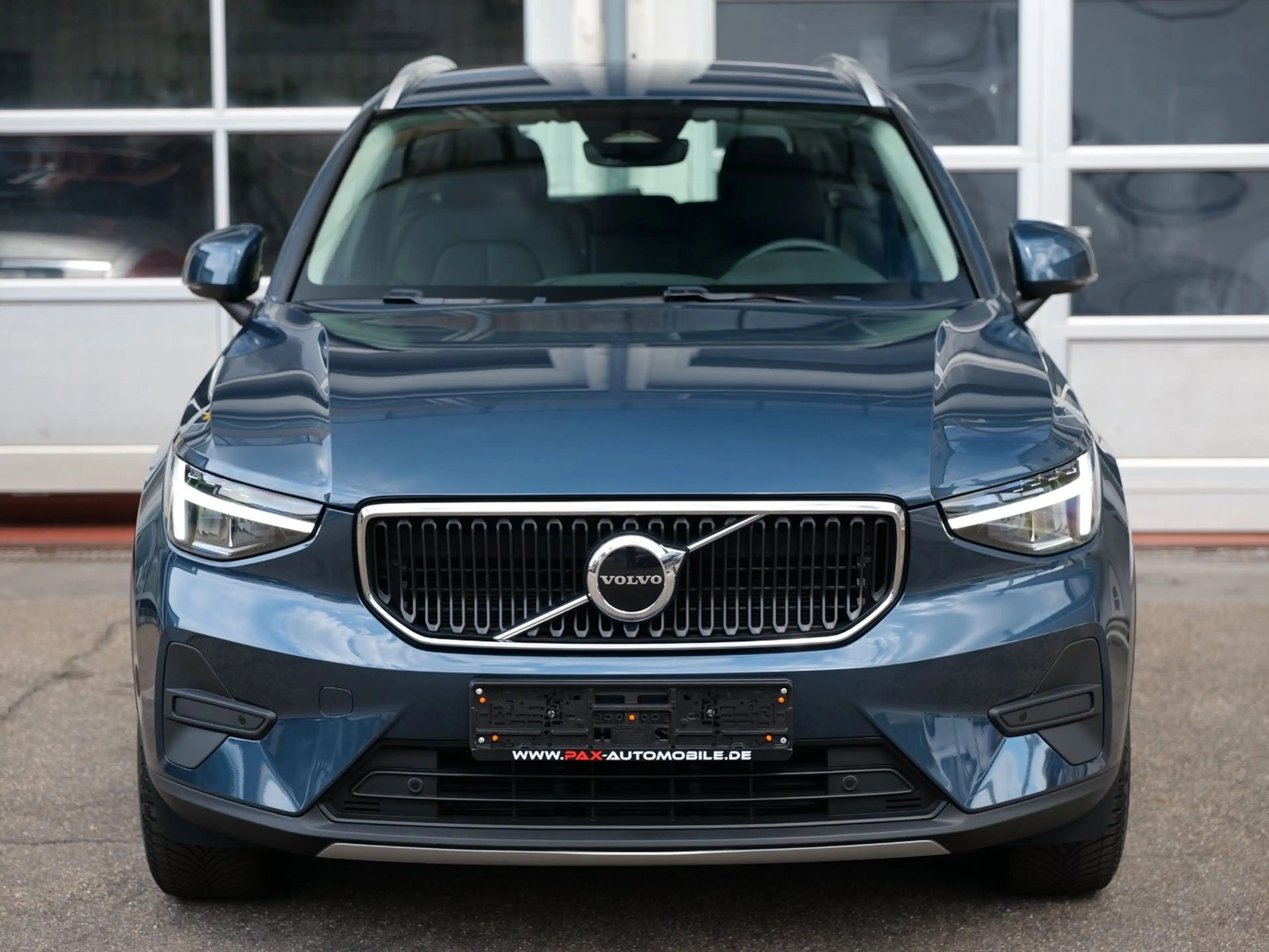 Volvo XC40 B3 Core 2WD LEDER+NAVI+CAM+LED+ACC+KEYLESS — photo 3