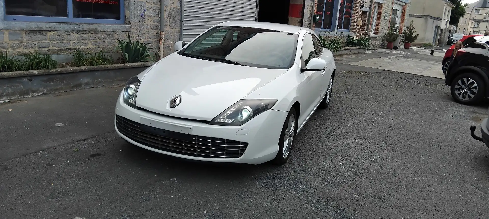 Renault Laguna Coupé 1.5 dCi 110 eco2 Intens - 2