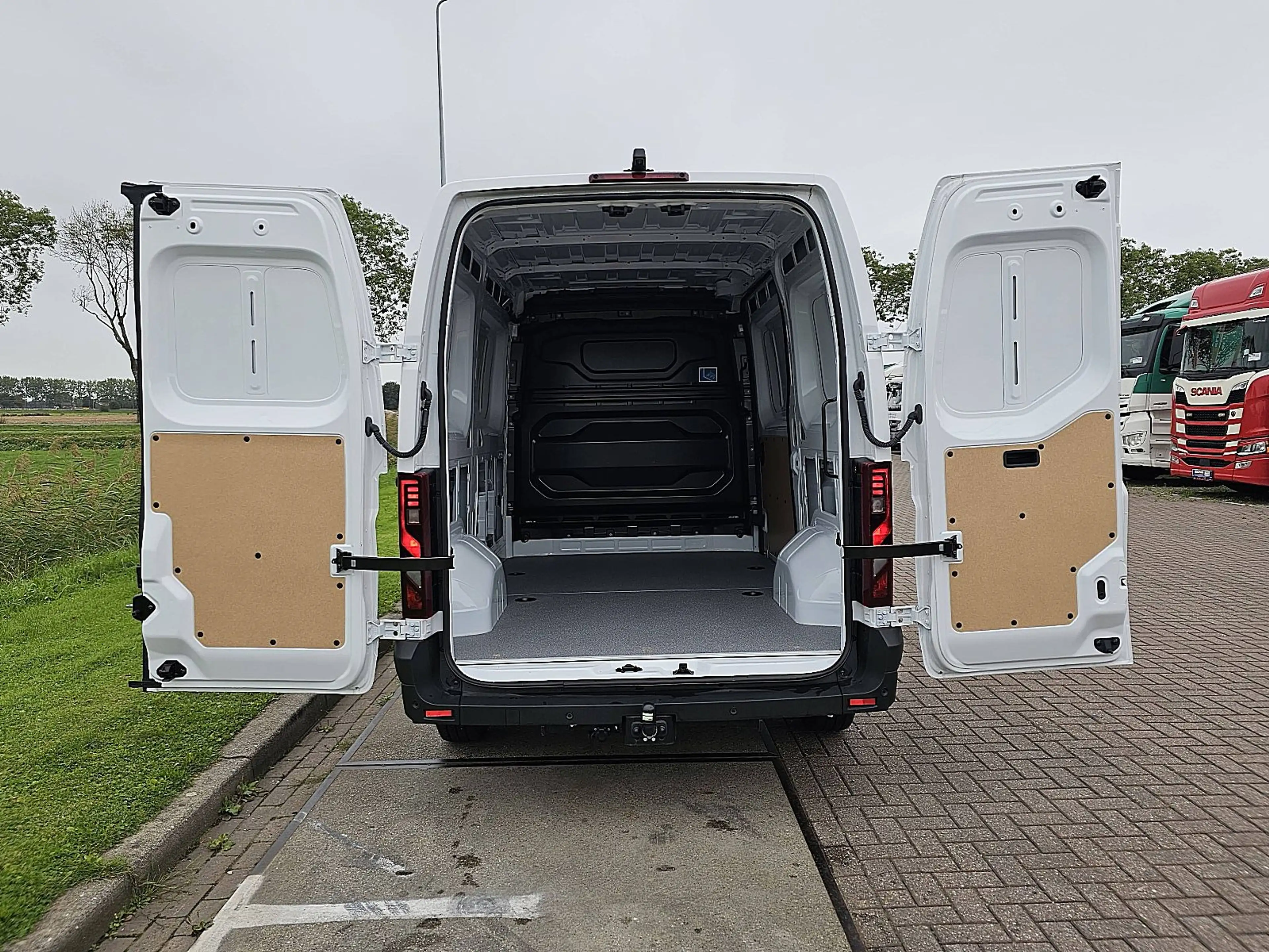 Renault Master 2.0 L2H2 LED Trekhaak — photo 12