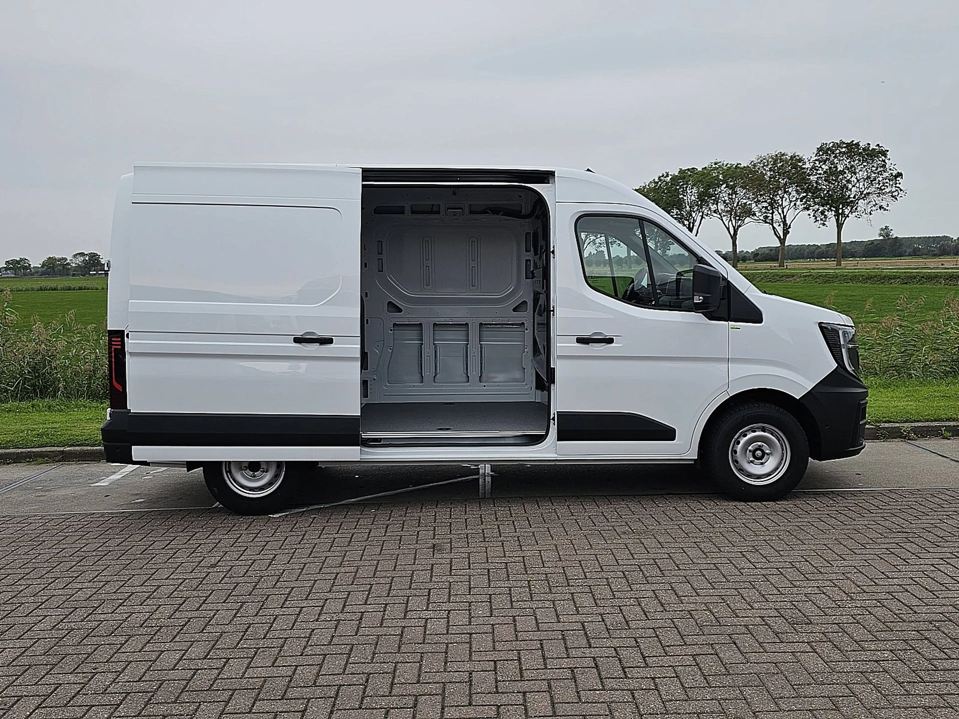 Renault Master 2.0 L2H2 LED Trekhaak — photo 13
