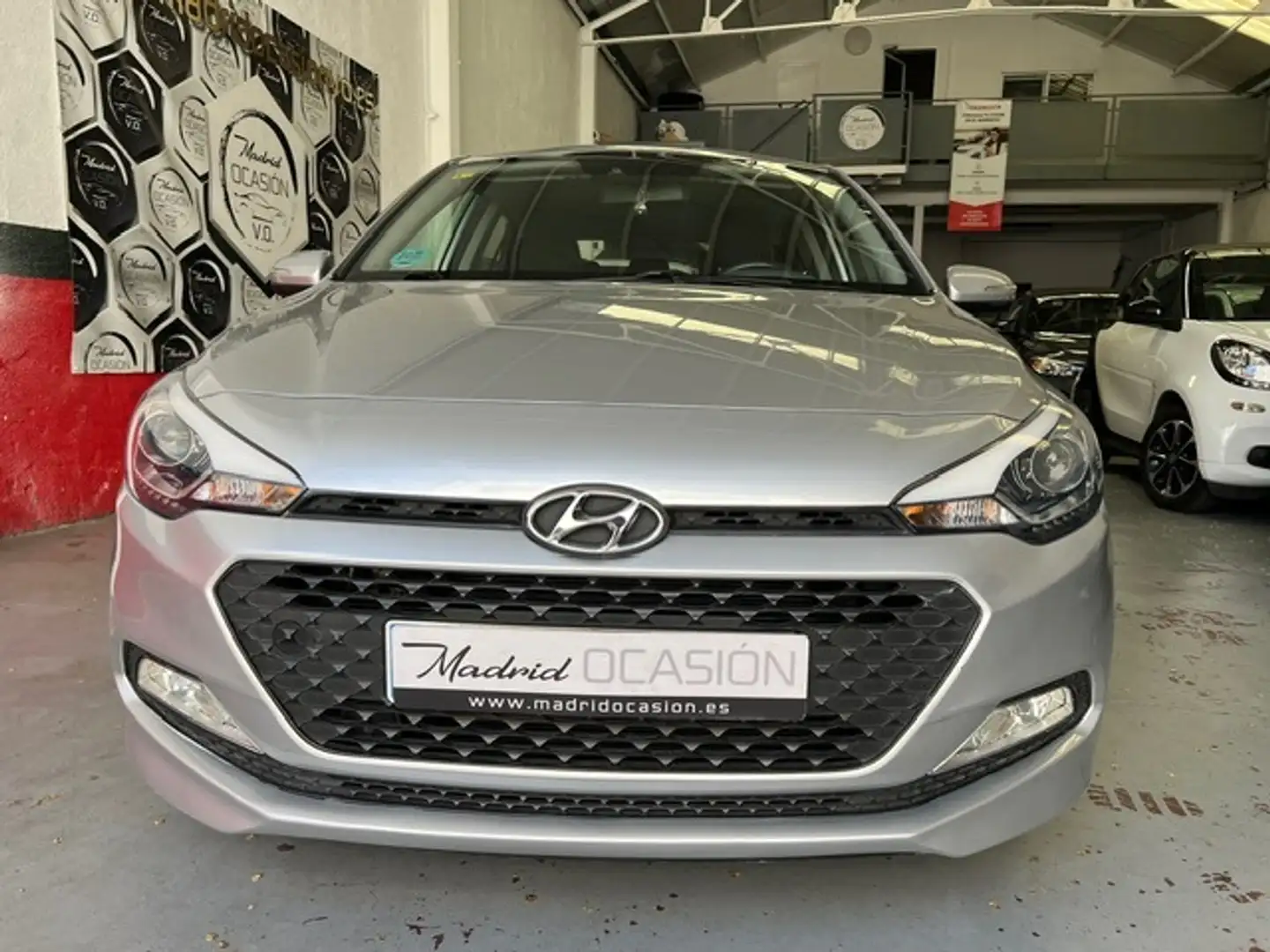 Hyundai i20 1.2 Klass Gris - 2
