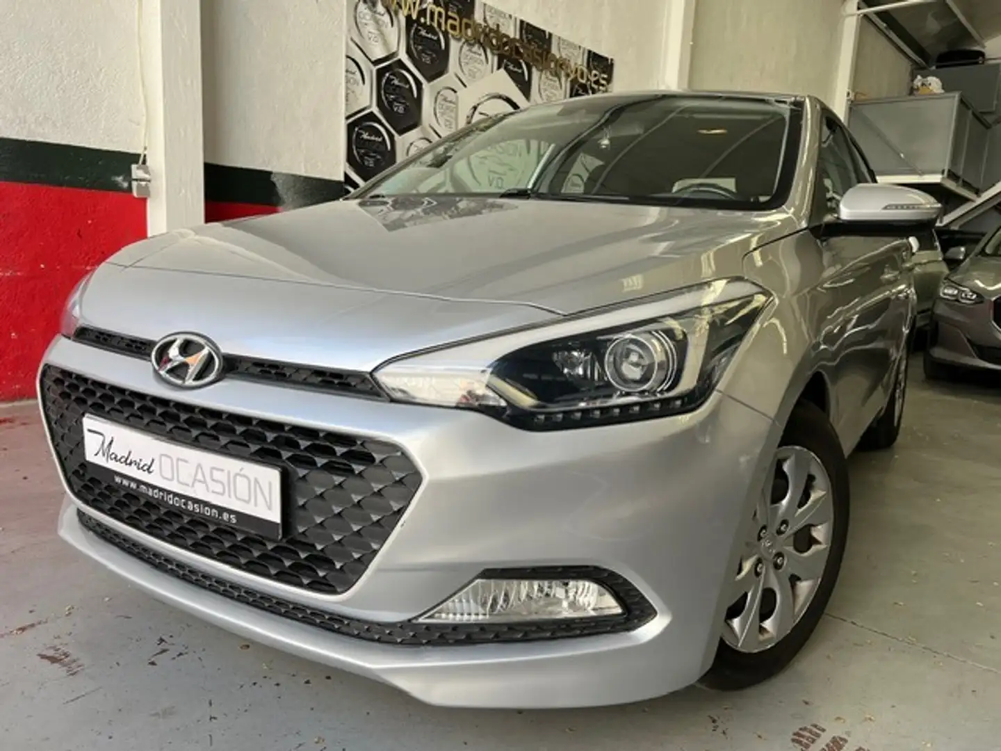 Hyundai i20 1.2 Klass Gris - 1
